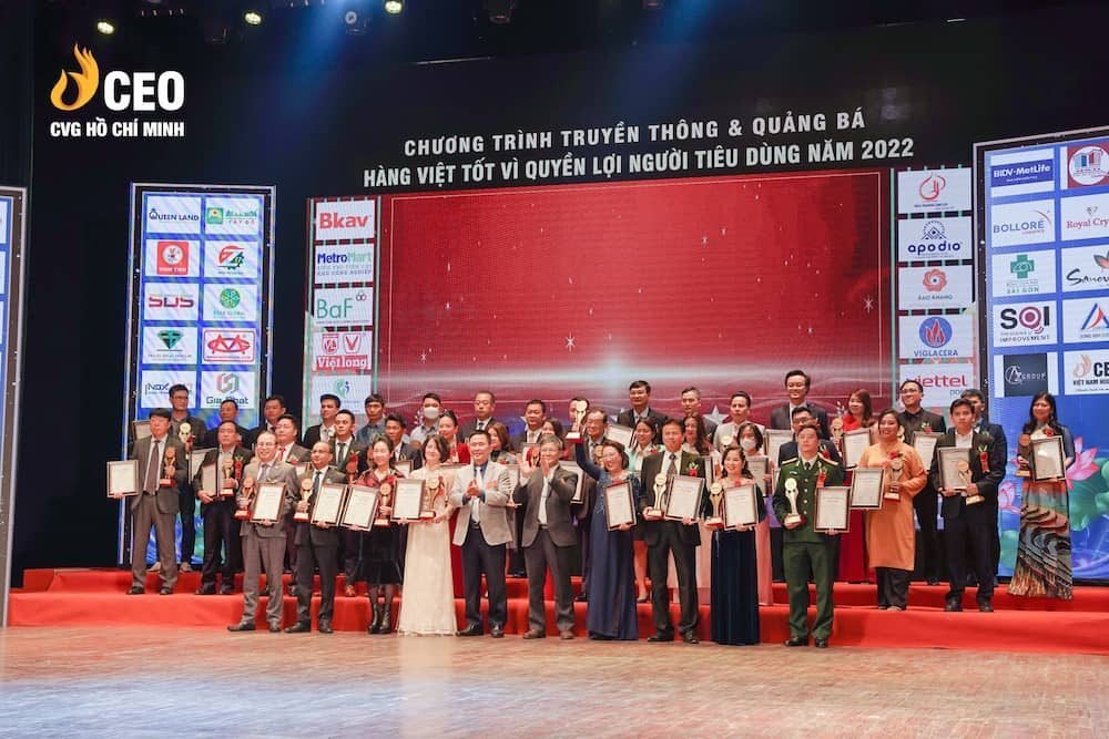 THẦY NGÔ MINH TUẤN nhận giải thưởng DOANH NHÂN XUẤT SẮC ĐẤT VIỆT NĂM 2022 - CEO Hồ Chí Minh 1 Lễ trao bảng vàng doanh nhân tri thức tiêu biểu 2022